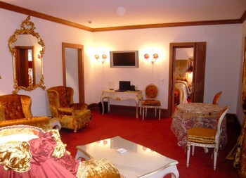 Grand Hotel Du Golf And Palace