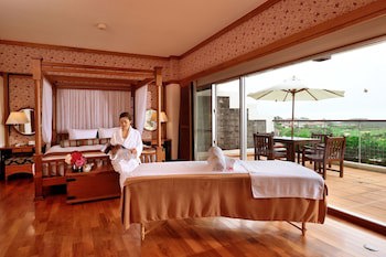 Kanucha Bay Hotels & Villas
