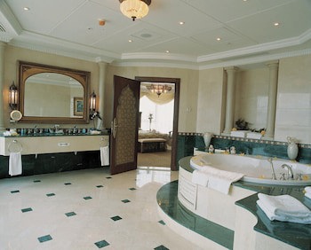 Al Habtoor Grand Hotel Beirut