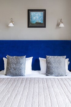 Clifton Hotel