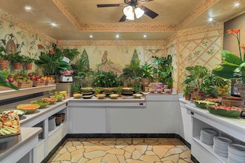 Green Garden Resort & Suites