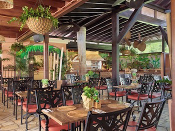 Green Garden Resort & Suites