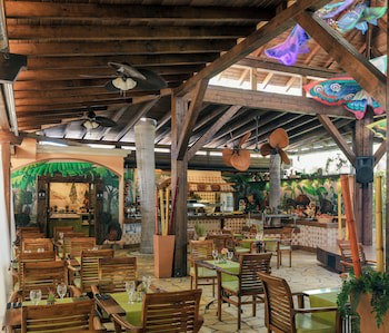 Green Garden Resort & Suites