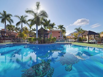 Green Garden Resort & Suites