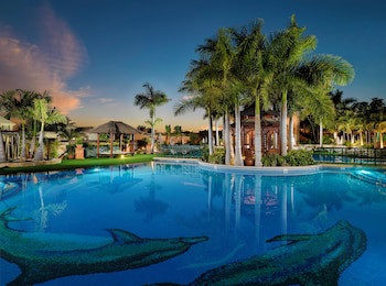 Green Garden Resort & Suites