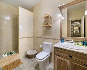 Green Garden Resort & Suites