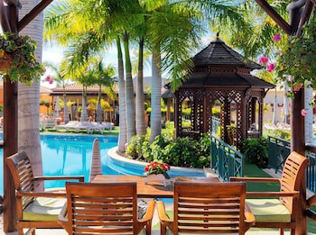 Green Garden Resort & Suites