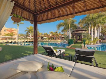 Green Garden Resort & Suites