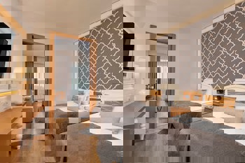 Sherwood Exclusive Lara