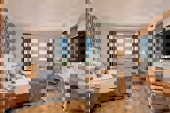 Sherwood Exclusive Lara