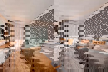 Sherwood Exclusive Lara