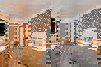 Sherwood Exclusive Lara