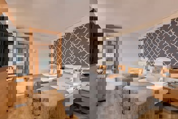 Sherwood Exclusive Lara