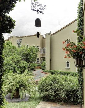 Casa Conde Hotel & Suites