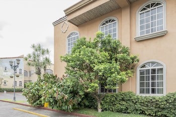 Casa Conde Hotel & Suites