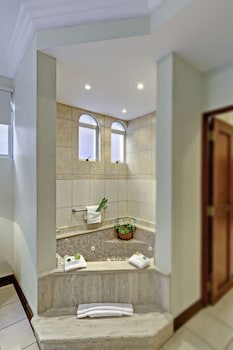 Casa Conde Hotel & Suites