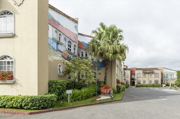 Casa Conde Hotel & Suites