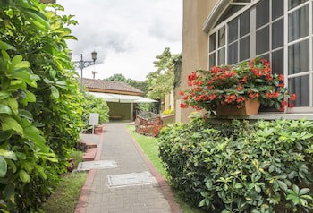 Casa Conde Hotel & Suites