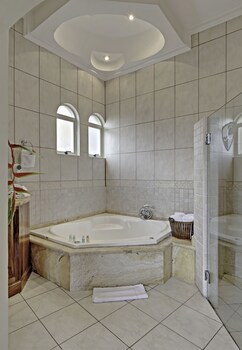 Casa Conde Hotel & Suites
