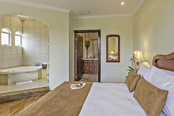 Casa Conde Hotel & Suites