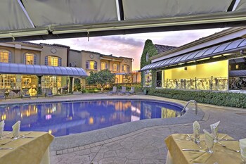 Casa Conde Hotel & Suites