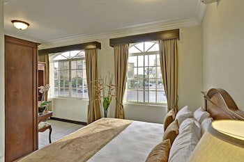 Casa Conde Hotel & Suites