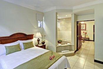 Casa Conde Hotel & Suites