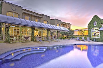 Casa Conde Hotel & Suites