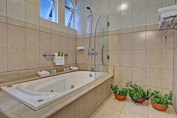 Casa Conde Hotel & Suites