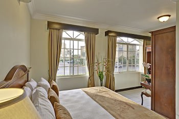 Casa Conde Hotel & Suites