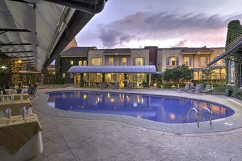 Casa Conde Hotel & Suites