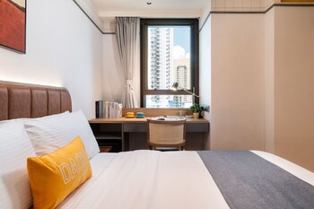 Dash Living On Hollywood