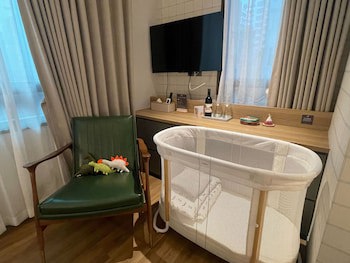 Dash Living On Hollywood