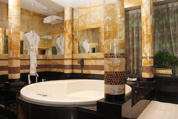 Holiday Inn Kuwait, An Ihg Hotel