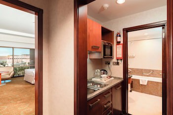 Holiday Inn Kuwait, An Ihg Hotel