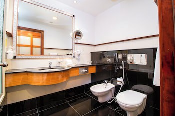 Holiday Inn Kuwait, An Ihg Hotel