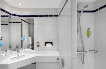 Holiday Inn Express Poole, An Ihg Hotel