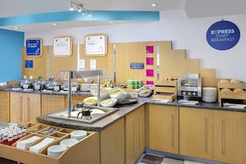 Holiday Inn Express Poole, An Ihg Hotel