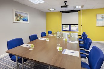 Holiday Inn Express Poole, An Ihg Hotel