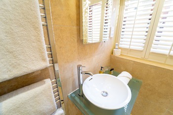 Brooks Guesthouse