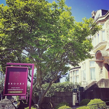Brooks Guesthouse