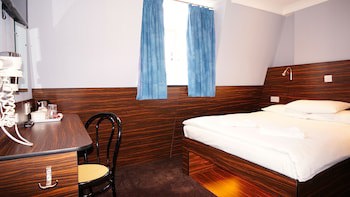 Crestfield Hotel