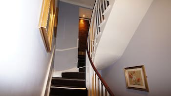Crestfield Hotel