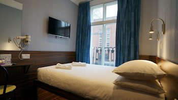 Crestfield Hotel