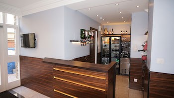 Crestfield Hotel
