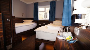 Crestfield Hotel