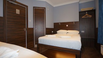 Crestfield Hotel