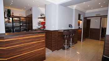 Crestfield Hotel