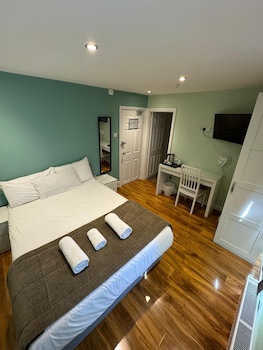 The George Hotel