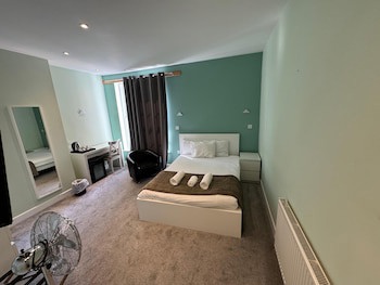 The George Hotel